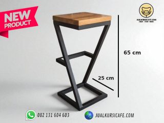 Kursi Bar Besi Industrial Tinggi 65cm Dudukan Kayu Jati Minimalis (KBB-07)
